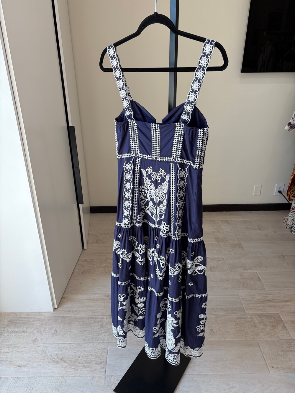 Farm Rio: Blue Richelieu Embroidered
Organic Cotton Midi Dress - Picture 6 of 10